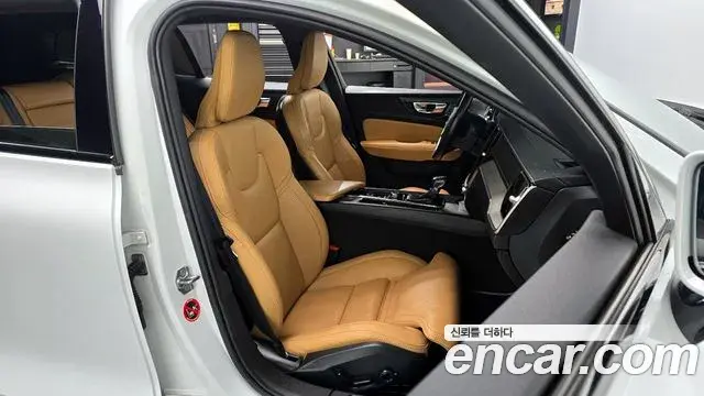 Volvo V60 Cross Country 2019 — Photo 7/20