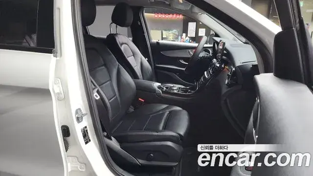 Mercedes-Benz GLC-Class 2018 — Photo 18/19