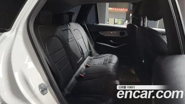 Mercedes-Benz GLC-Class 2018 — Photo 11/19