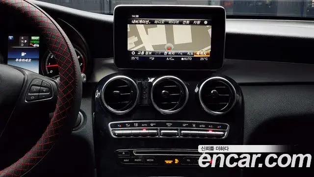 Mercedes-Benz GLC-Class 2018 — Photo 19/19