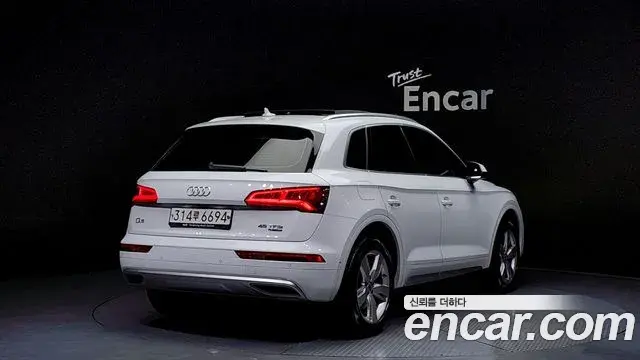 Audi Q5 2020 — Photo 3/20