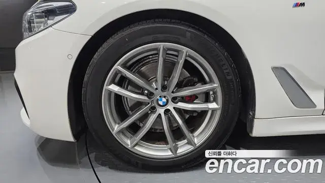 BMW 5 Series 2019 — Şəkil 16/20