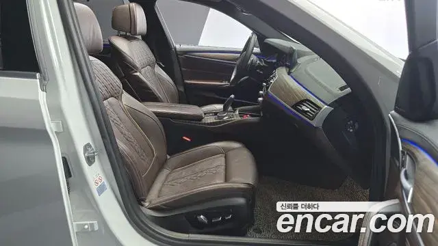 BMW 5 Series 2019 — Şəkil 17/20