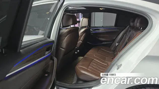 BMW 5 Series 2019 — Şəkil 18/20