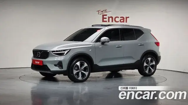 Volvo XC40 2024 — ფოტო 17/20