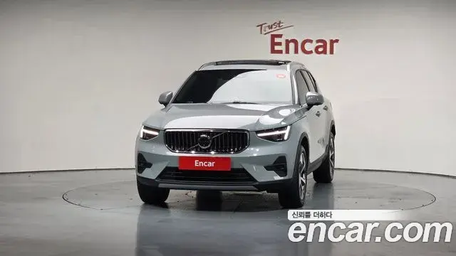 Volvo XC40 2024 — ფოტო 13/20