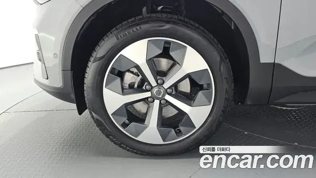 Volvo XC40 2024 — ფოტო 3/20