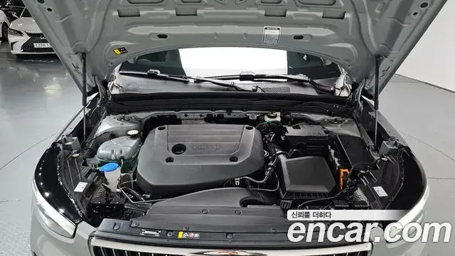 Volvo XC40 2024 — ფოტო 19/20