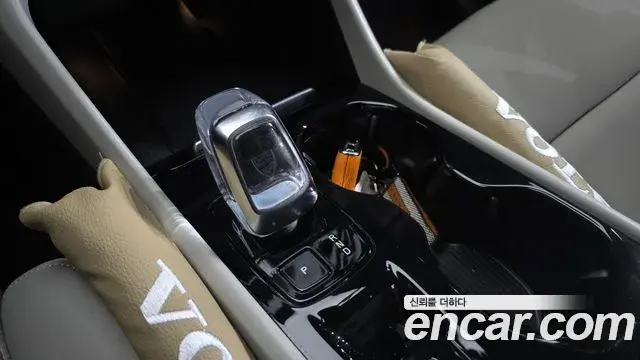 Volvo XC40 2024 — ფოტო 14/20