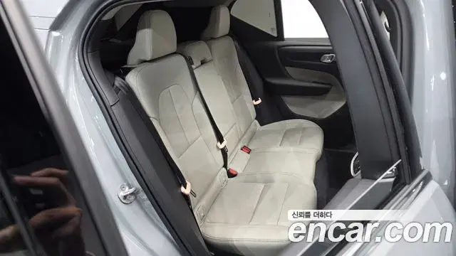 Volvo XC40 2024 — ფოტო 11/20