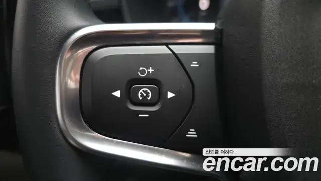 Volvo XC40 2024 — ფოტო 16/20