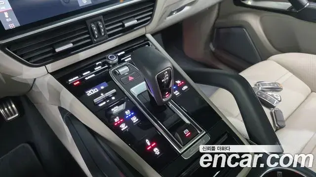 Porsche Cayenne 2020 — ფოტო 16/20