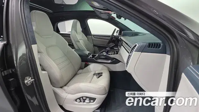 Porsche Cayenne 2020 — ფოტო 3/20
