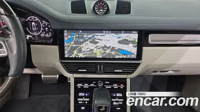 Porsche Cayenne 2020 — ფოტო 10/20