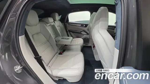 Porsche Cayenne 2020 — ფოტო 19/20