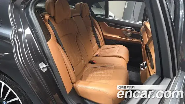 BMW 7 Series 2019 — Фото 12/20