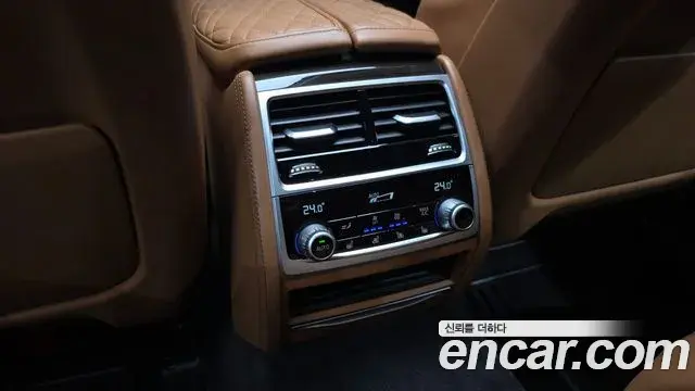 BMW 7 Series 2019 — Фото 18/20