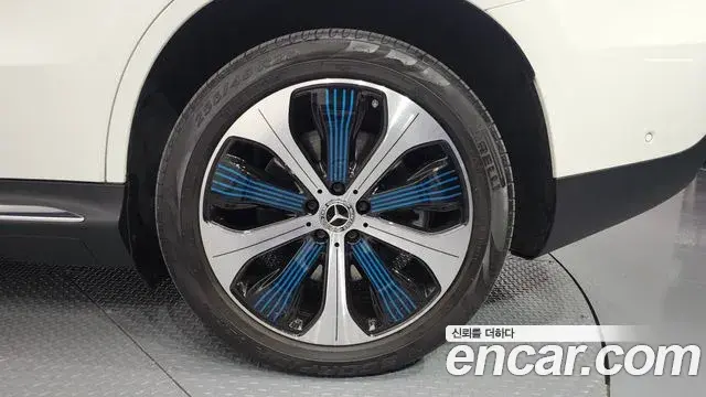 Mercedes-Benz EQC 2020 — Şəkil 15/20