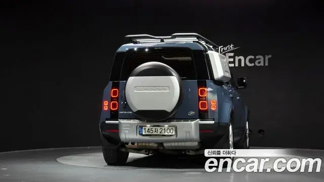 Land Rover Defender 2021 — Photo 2/20