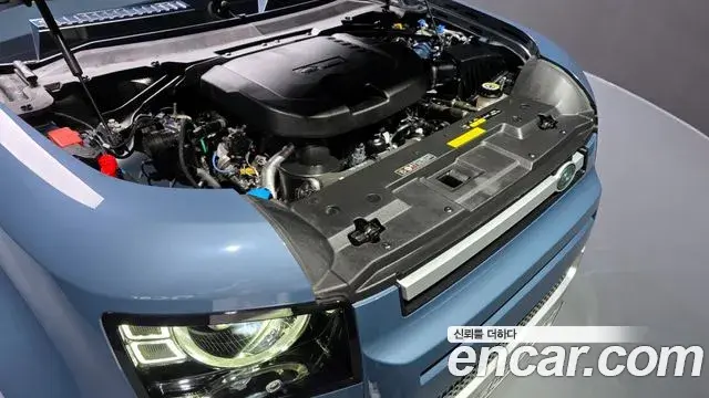 Land Rover Defender 2021 — Photo 12/20