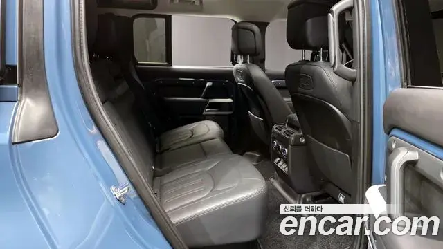 Land Rover Defender 2021 — Photo 19/20