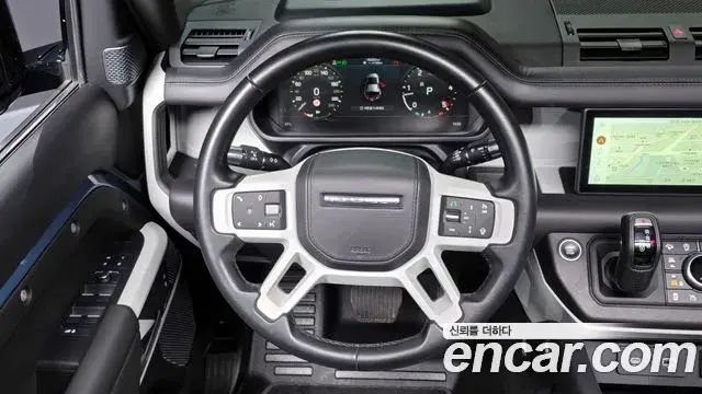 Land Rover Defender 2021 — Photo 13/20