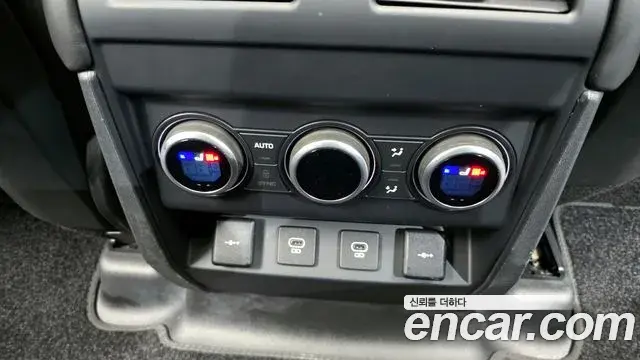Land Rover Defender 2021 — Photo 5/20