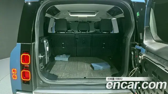Land Rover Defender 2021 — Photo 20/20