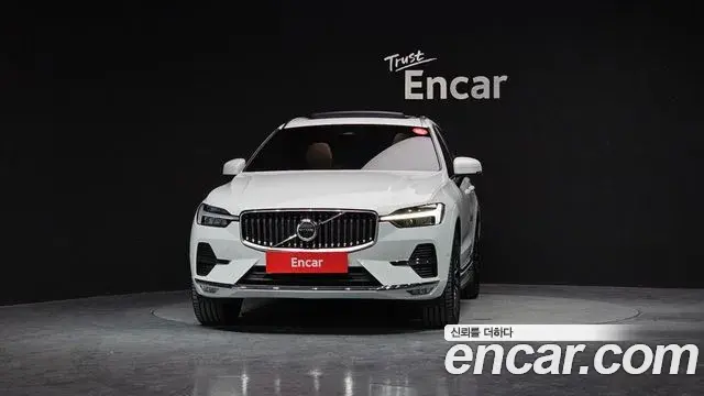 Volvo XC60 2023 — ფოტო 18/20