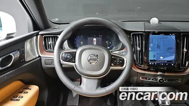 Volvo XC60 2023 — ფოტო 19/20