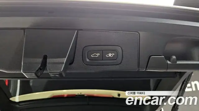 Volvo XC60 2023 — ფოტო 4/20