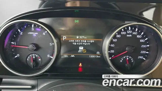 Kia Carnival 2020 — ფოტო 19/20