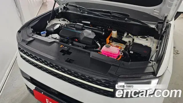 Hyundai Santa Fe 2023 — ფოტო 8/20