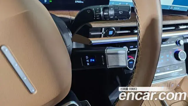 Hyundai Santa Fe 2023 — ფოტო 14/20