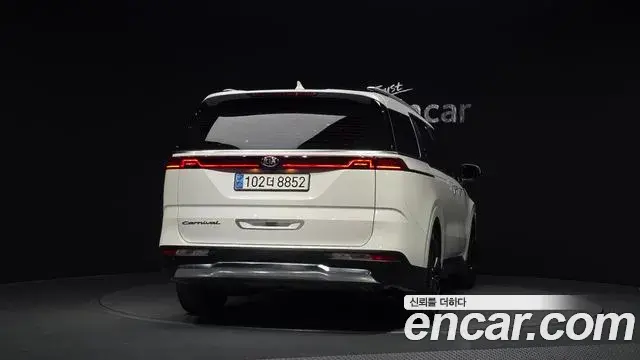Kia Carnival 2020 — ფოტო 18/20