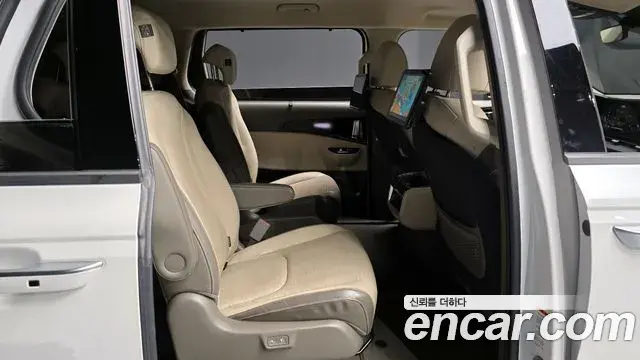 Kia Carnival 2020 — ფოტო 14/20