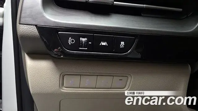 Kia Carnival 2020 — ფოტო 13/20