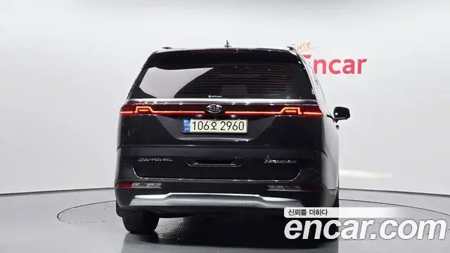 Kia Carnival 2021 — ფოტო 15/20