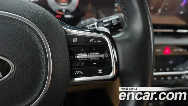 Kia Carnival 2021 — ფოტო 3/20