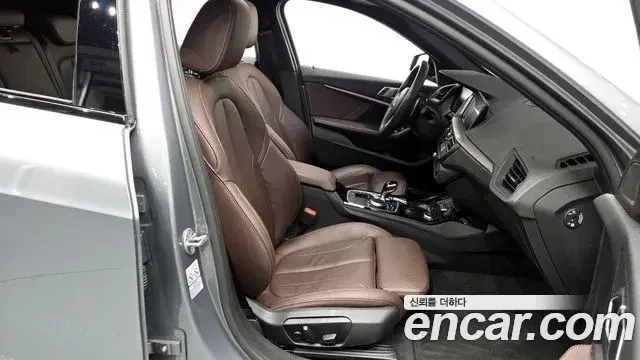 BMW 1 Series 2022 — Şəkil 18/20
