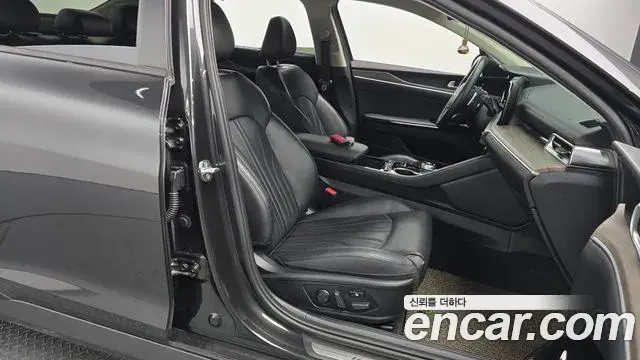 Kia K5 2021 — ფოტო 18/20
