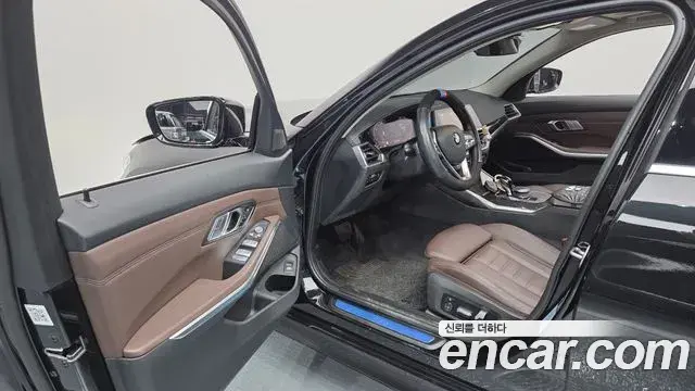 BMW 3 Series 2022 — ფოტო 2/20