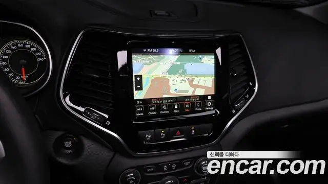 Jeep Cherokee 2022 — Фото 6/20
