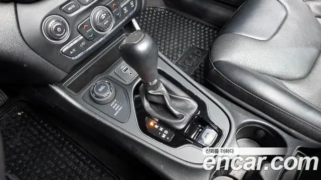 Jeep Cherokee 2022 — Фото 11/20