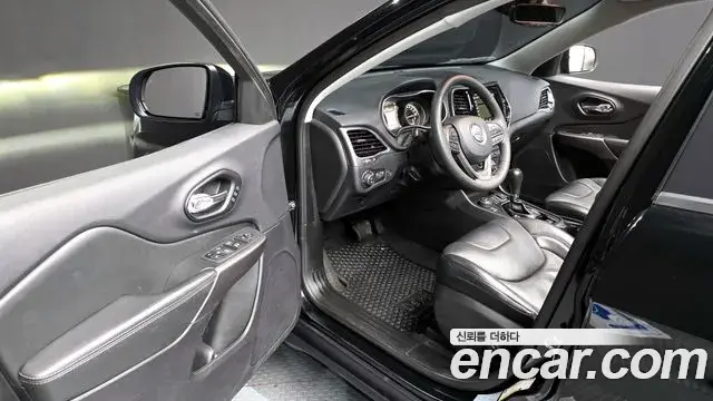 Jeep Cherokee 2022 — Фото 15/20