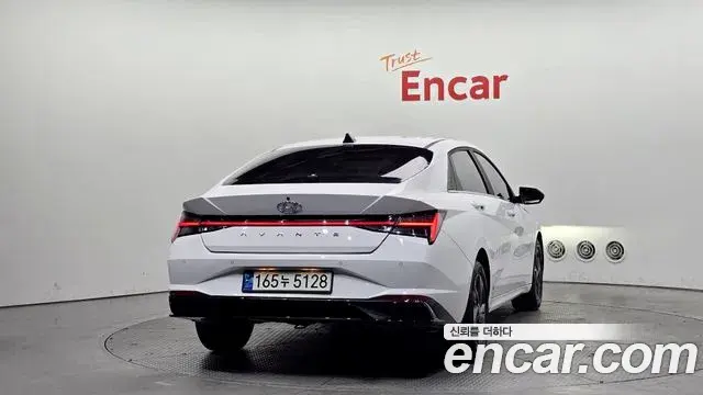 Hyundai The New Avante Hybrid 2021 — Photo 6/20