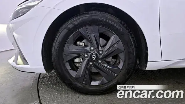 Hyundai The New Avante Hybrid 2021 — Photo 10/20