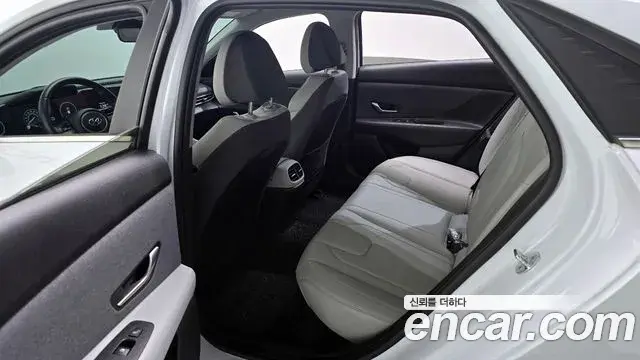 Hyundai The New Avante Hybrid 2021 — Photo 7/20