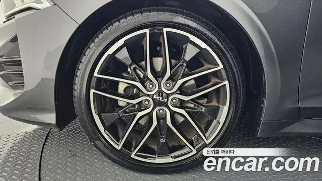 Kia K5 2023 — Şəkil 17/20