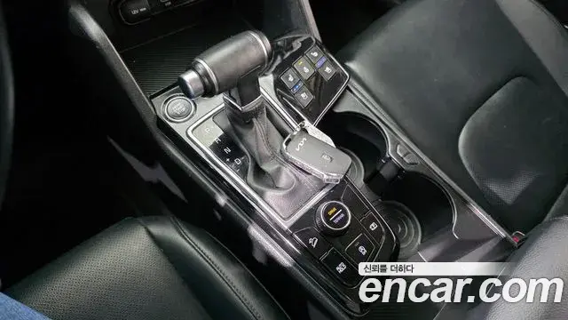 Kia Sportage 2022 — ფოტო 19/20